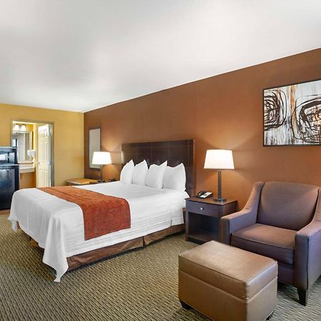 Best Western Exeter Inn & Suites Exterior photo