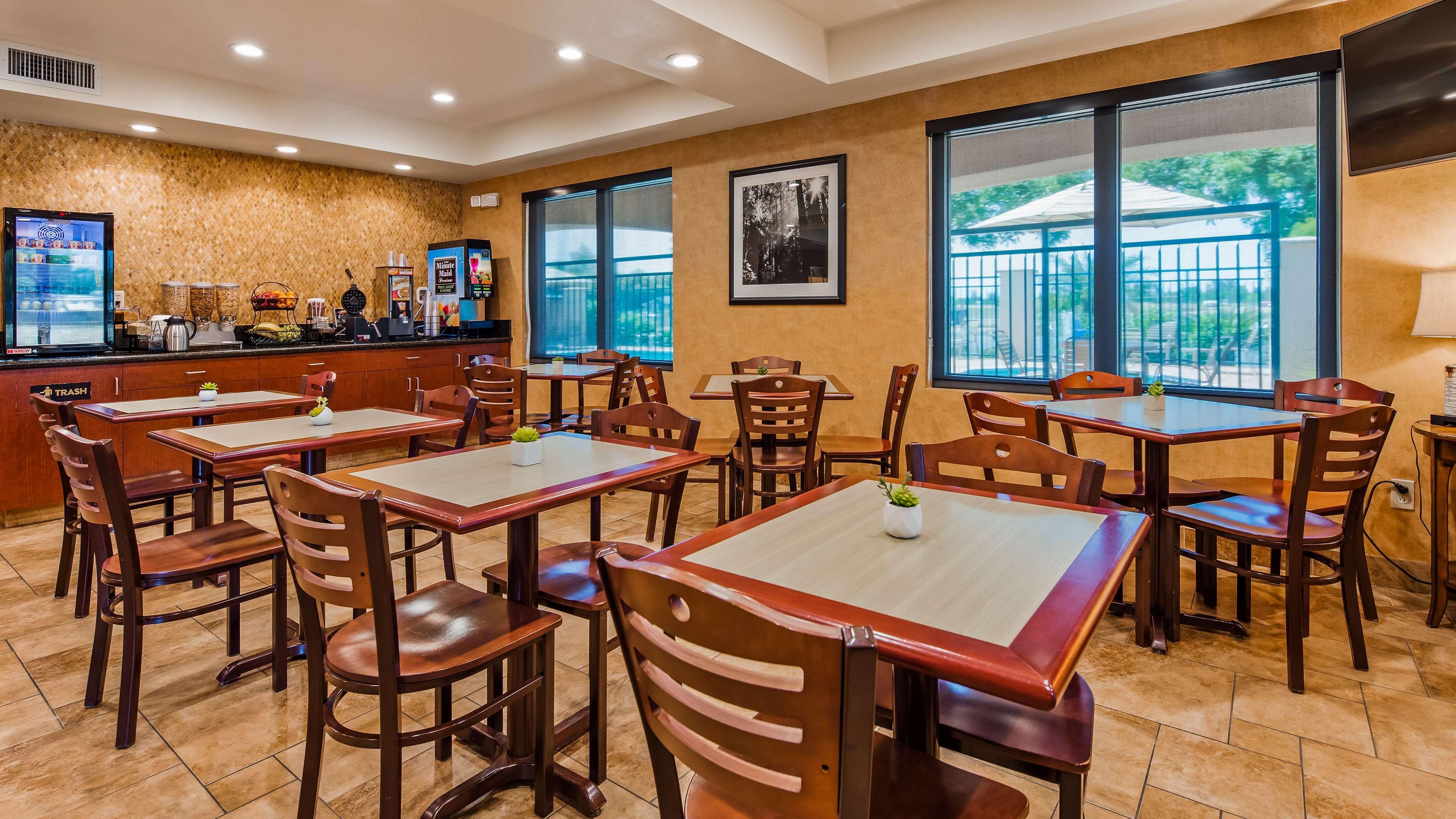 Best Western Exeter Inn & Suites Exterior photo