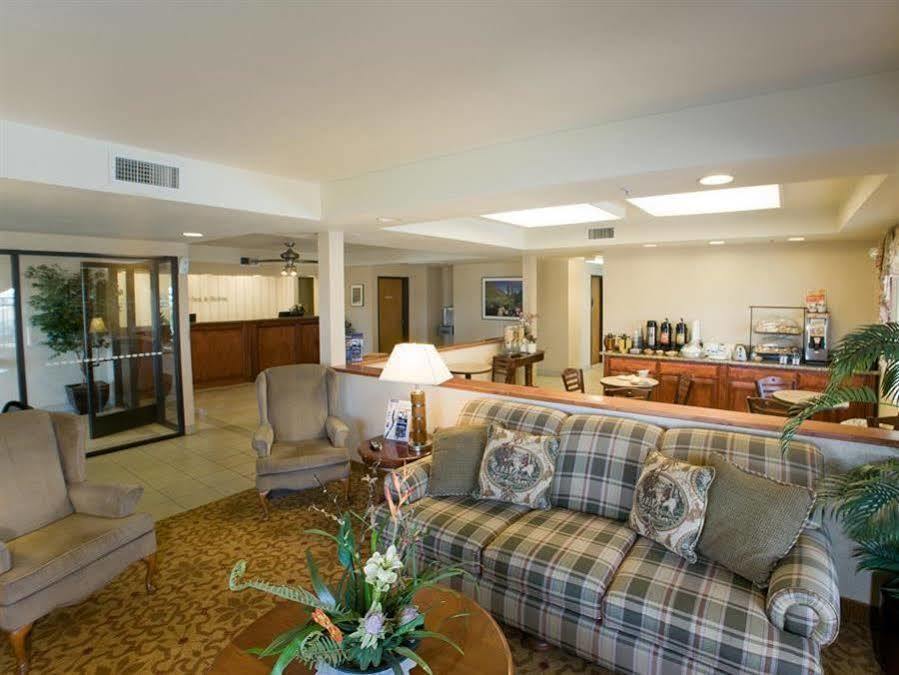 Best Western Exeter Inn & Suites Exterior photo
